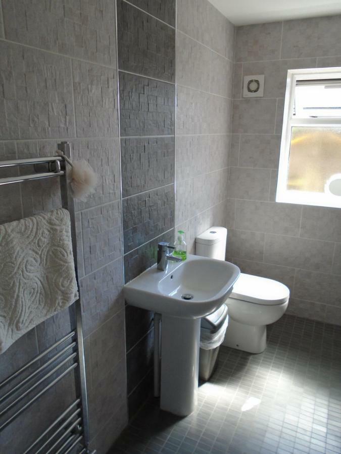 Tea In Liverpool - Private - Quiet - Ground Floor - En-Suite - Walk-In-Shower Экстерьер фото