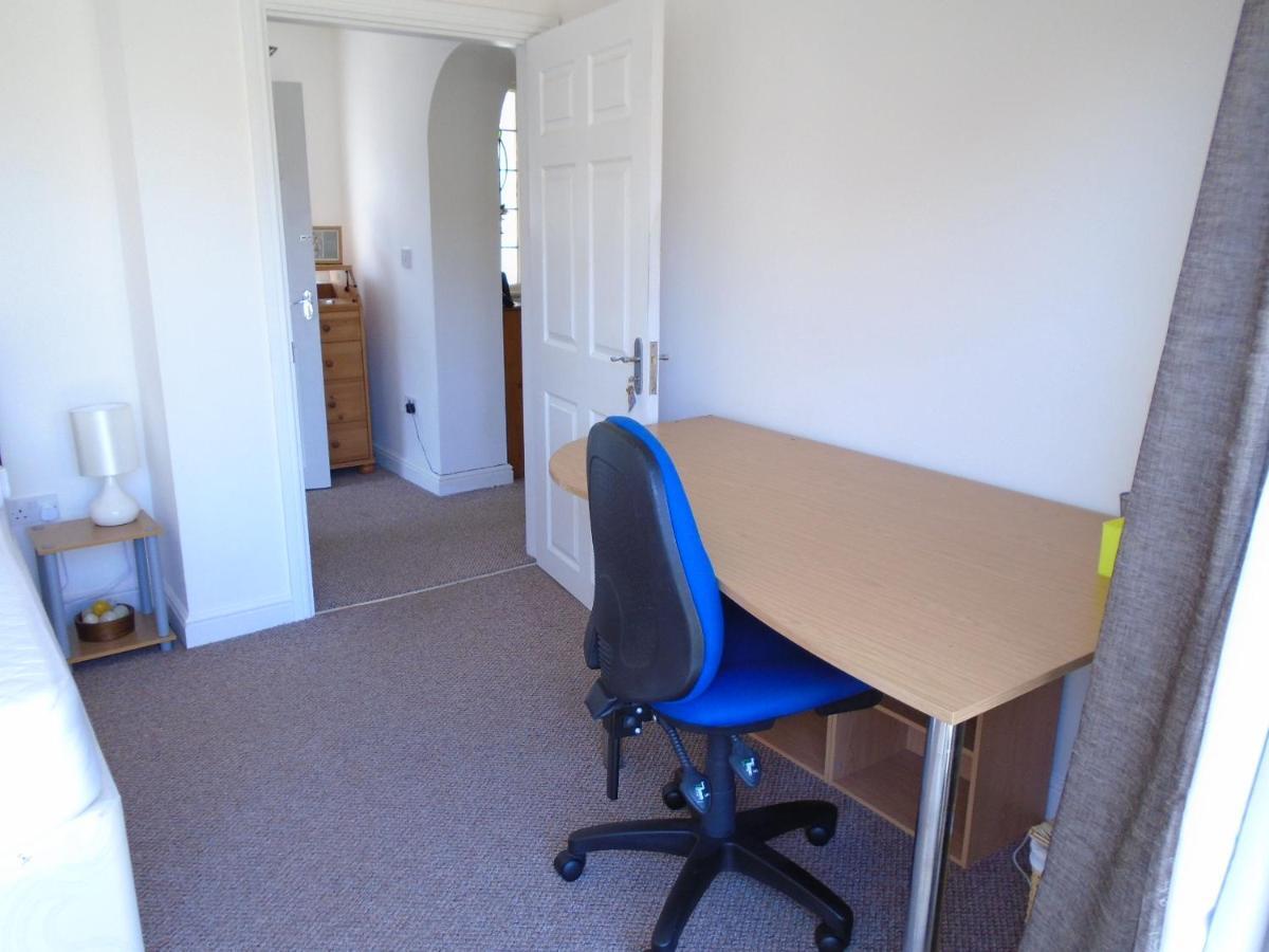 Tea In Liverpool - Private - Quiet - Ground Floor - En-Suite - Walk-In-Shower Экстерьер фото